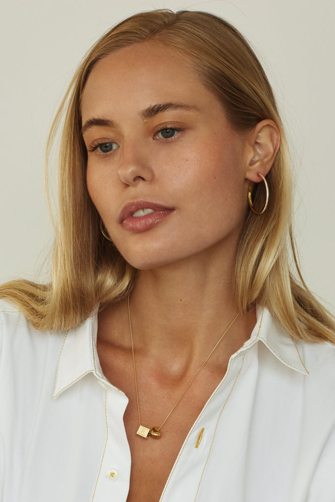 Full view on model wearing 18" Spiral Necklace Necklace bagatiba