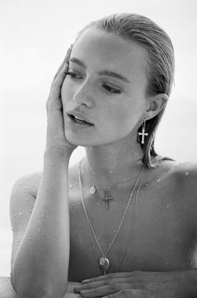 Black and white image of a model wearing the Vintage D3C Necklace Necklace Bagatiba