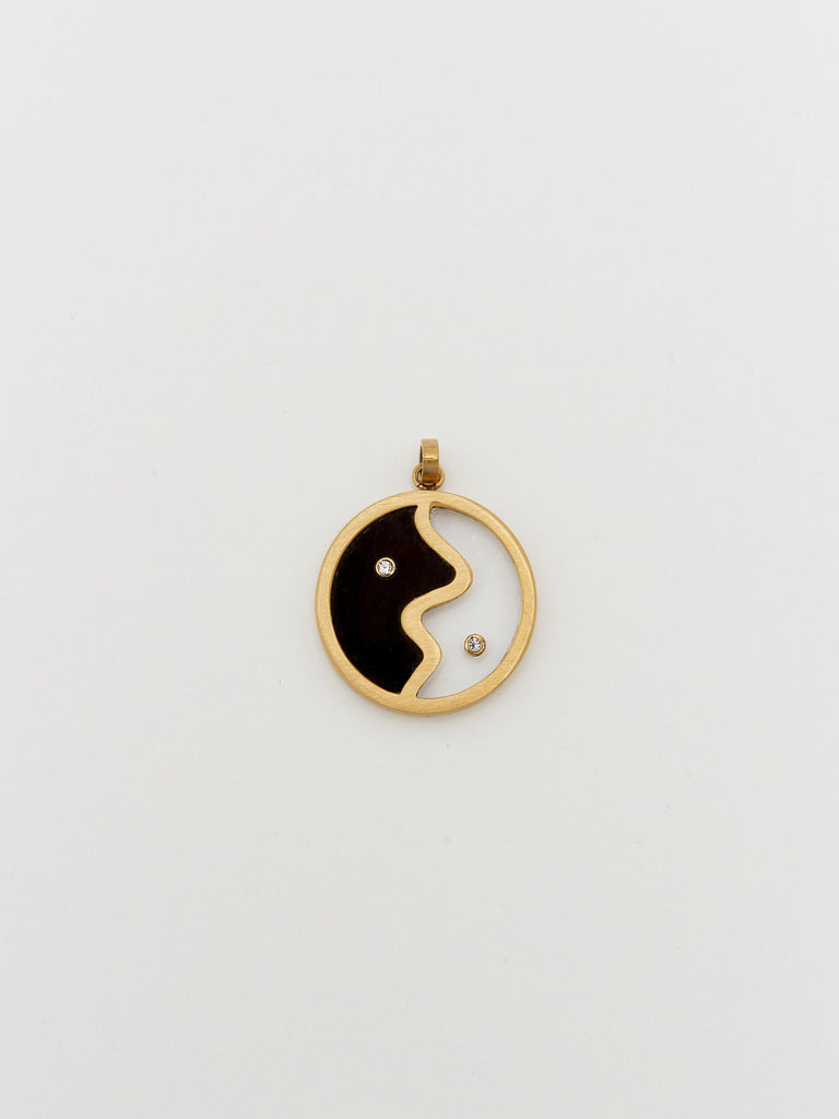 Detailed flat lay of the Yin Yang Glass Necklace Necklace bagatiba