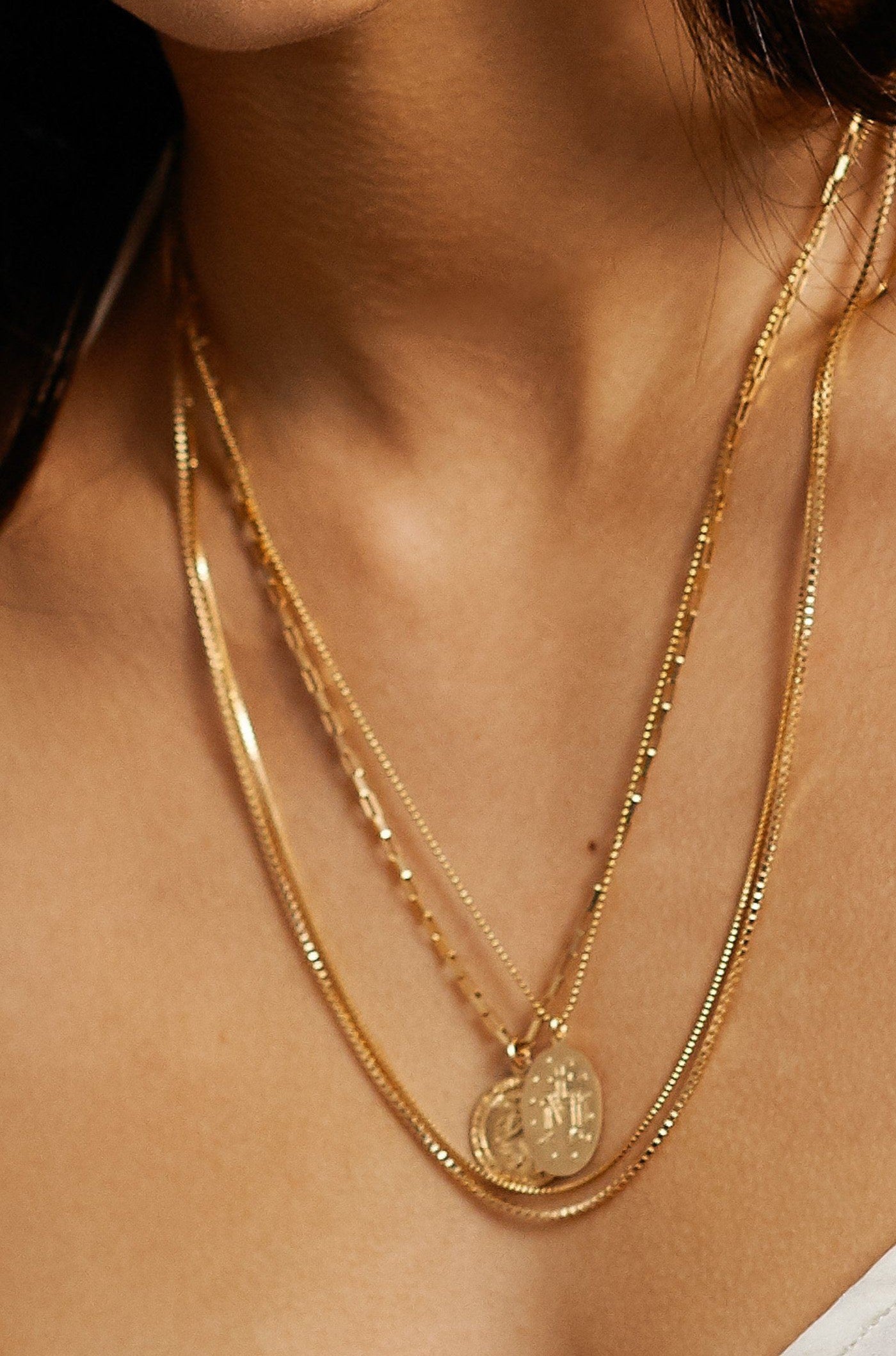 Model view wearing 22" Thick & Thin Vintage Square Chain Necklace bagatiba 