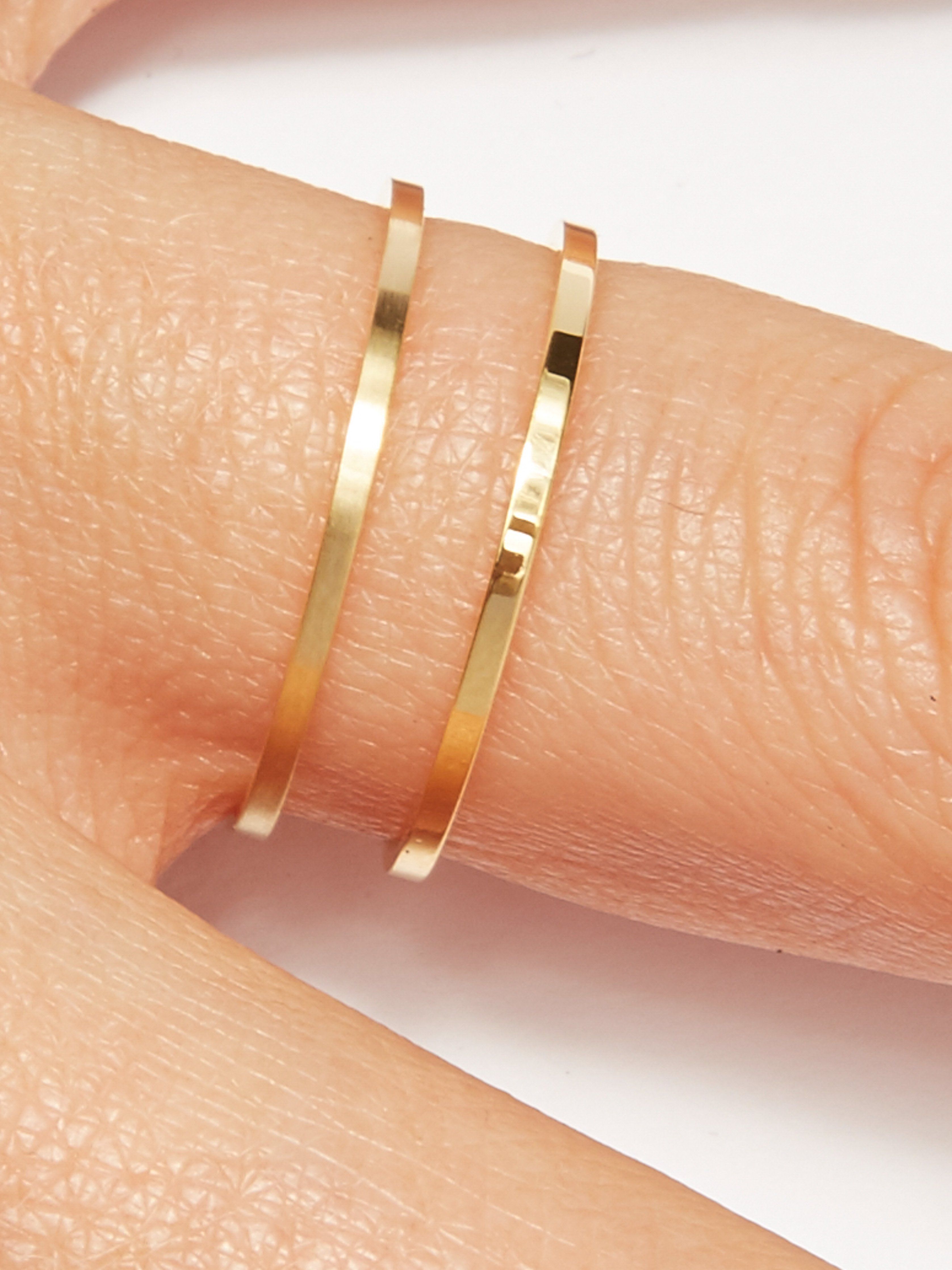 Zoom crop view of Brushed Gold Ring & Polished GoldRing Bagatiba 