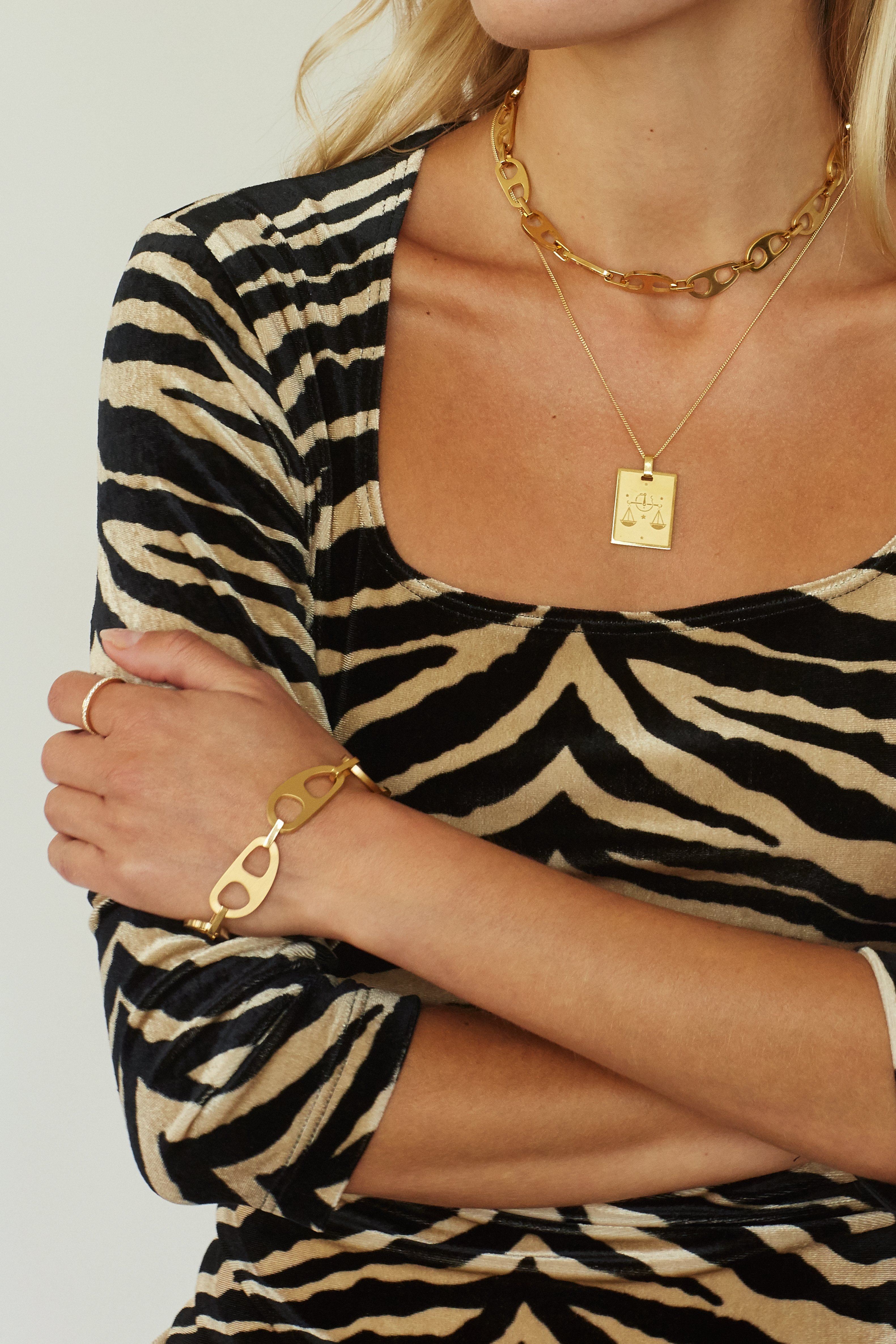 Torso view on model Libra Charm charm Bagatiba 